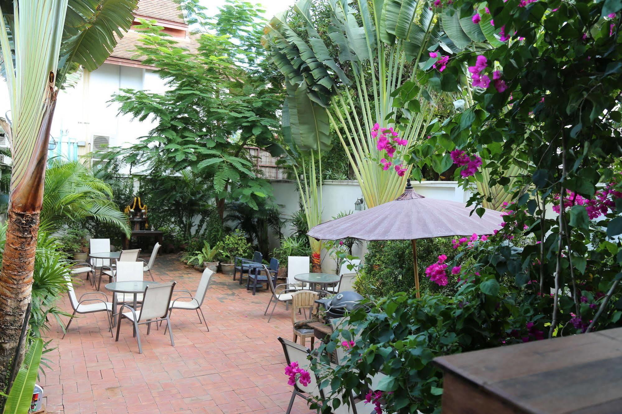 Come Chiangmai Lanna Boutique House Bed & Breakfast Chiang Mai Exterior photo